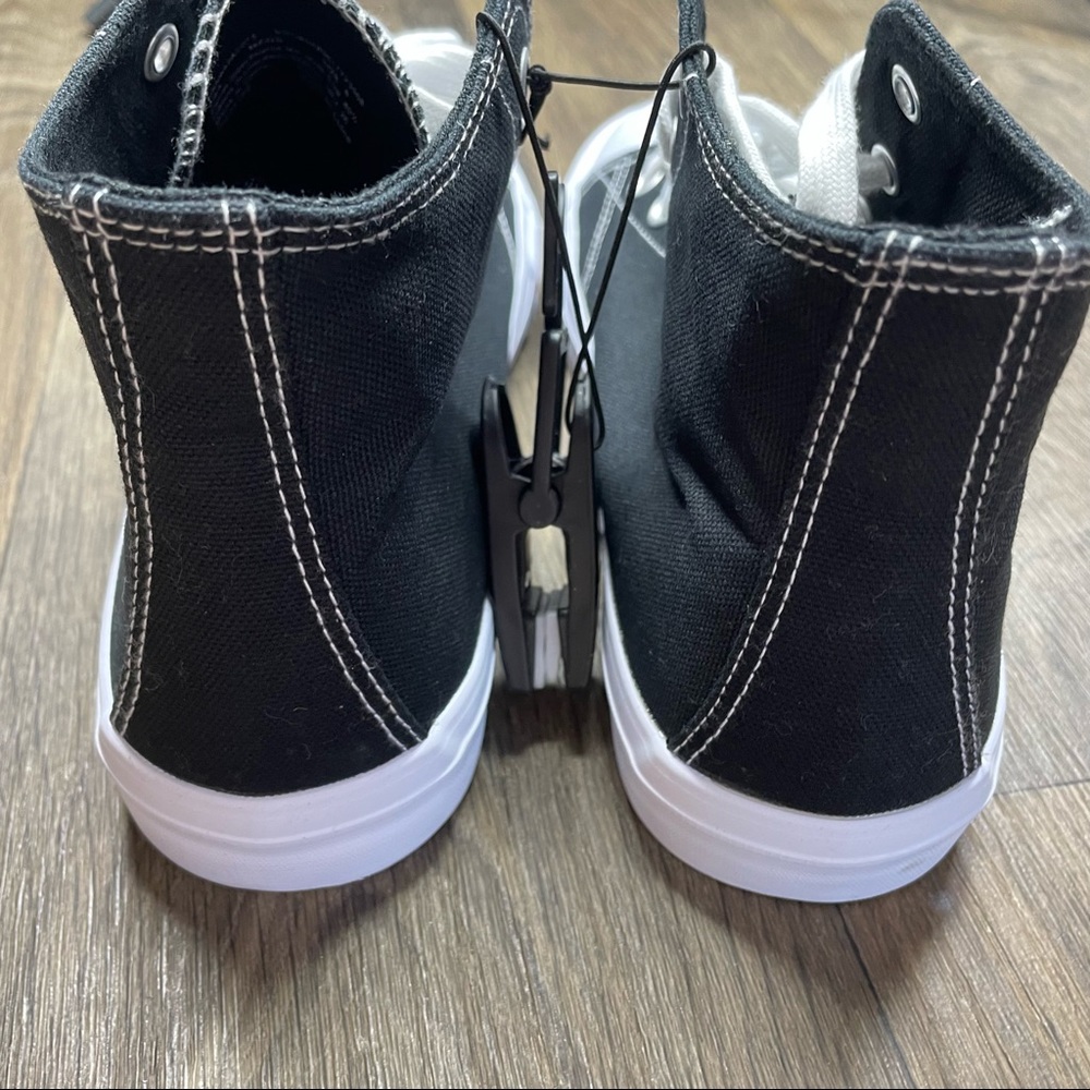 No Boundaries Converse High Top Shoes - Picture 6 of 12